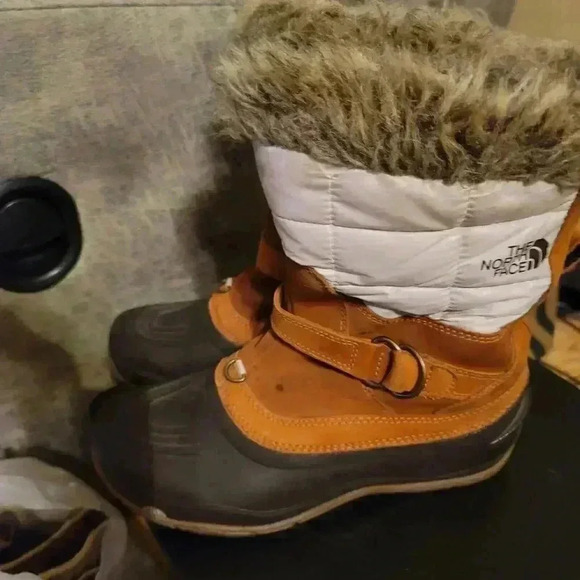 The North Face Shellista Tan Leather Pull On Winter Boots Women's Size 7.5 - Picture 3 of 8